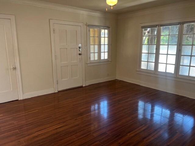 Living room - 1018 1/2 N Serrano Ave