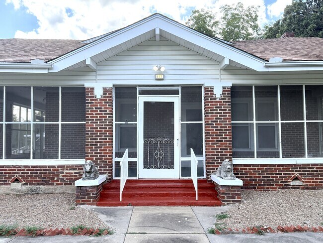 Building Photo - 817 C St SE