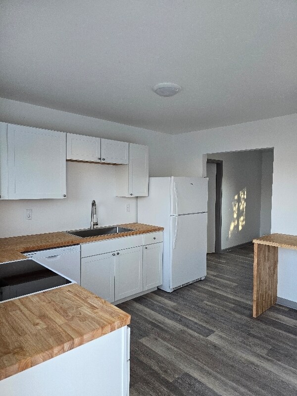 Building Photo - 2020 Mesa Ave