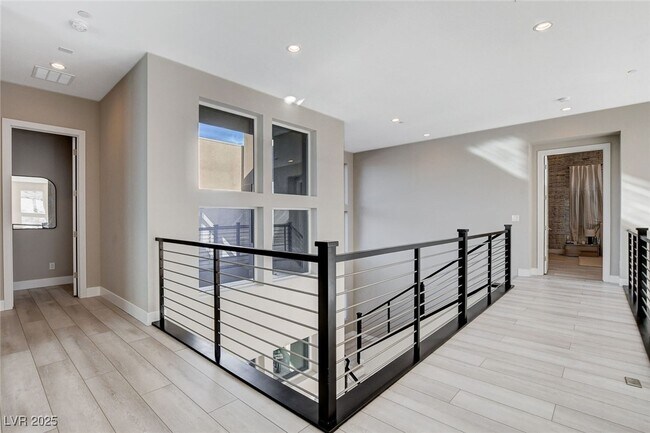 Building Photo - 5289 Feathertop Dr
