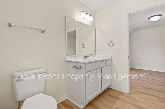 Building Photo - 131 Boone St