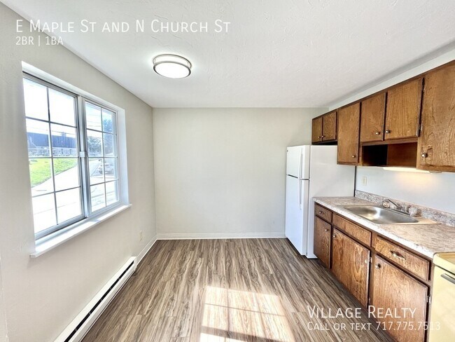 Building Photo - 361 E Maple St