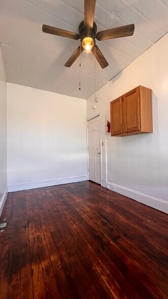 Private Room w/ AC - 44 E Bacon St