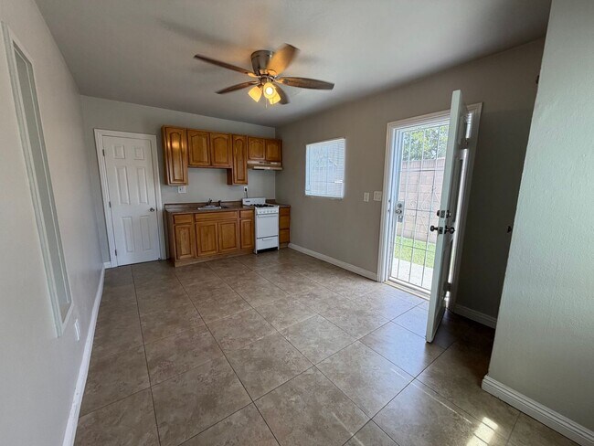 Building Photo - 339 E 19th St