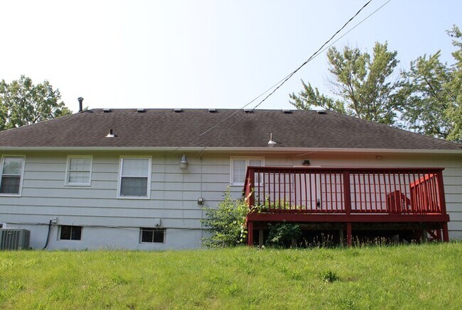 Building Photo - Large 5 bed 2 full bath Home in Independence