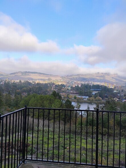 Building Photo - 106 Luann Ct