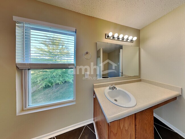 Building Photo - 15233 Beam St