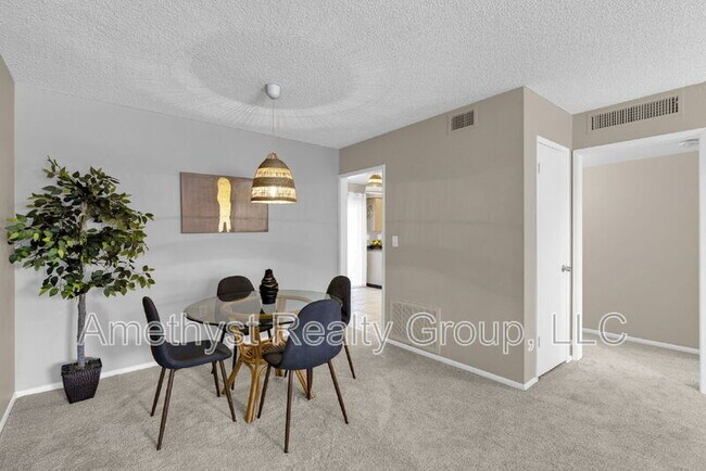 Building Photo - 10547 W Coggins Dr