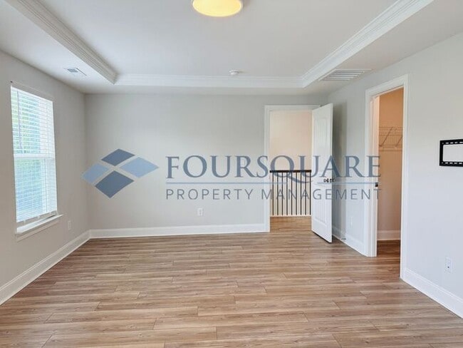 Building Photo - End-Unit Townhome with Fenced Yard, Washer/Dryer included & 2-Car Garage – Comfortable & Convenie...