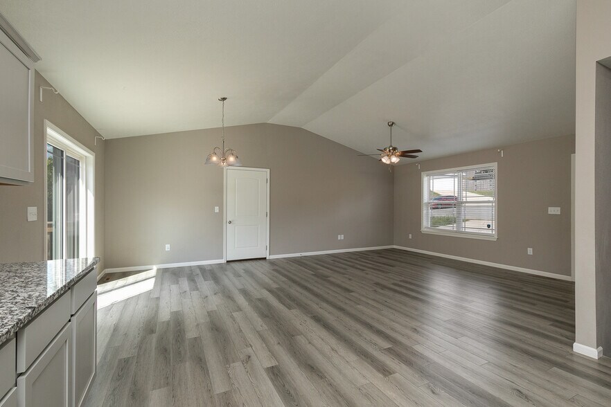 Building Photo - 281 Kelsi Ln