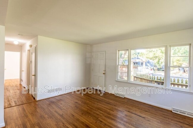 Building Photo - 104 Stratford Ct