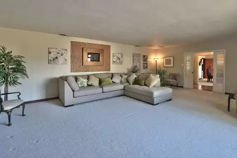 Building Photo - 713 Montclaire Dr NE