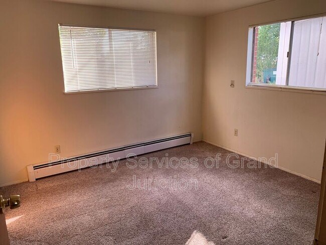 Building Photo - 2857 Elm Cir
