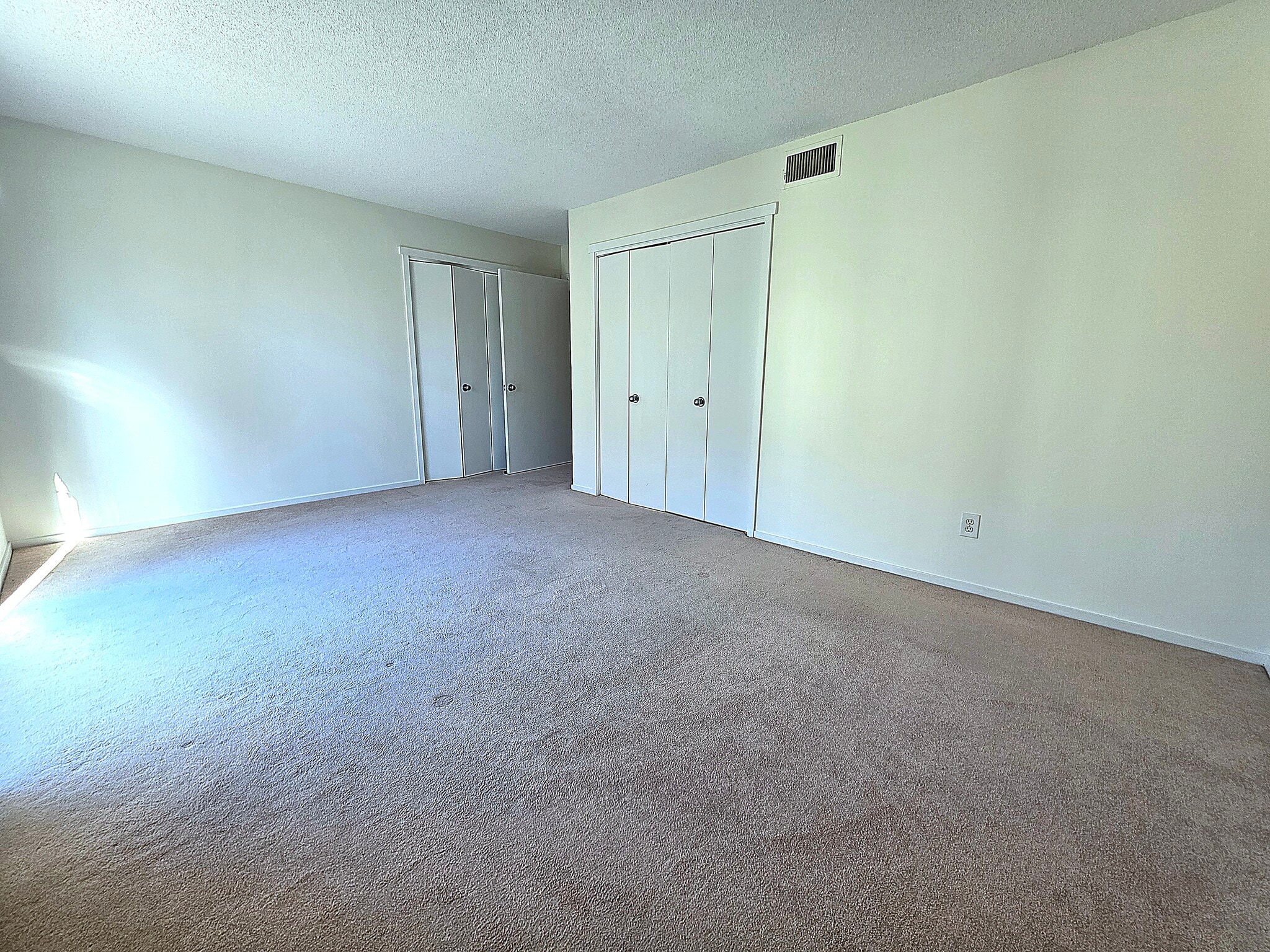 Building Photo - 563 Heritage Vlg