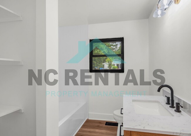 Building Photo - 815 Corona St