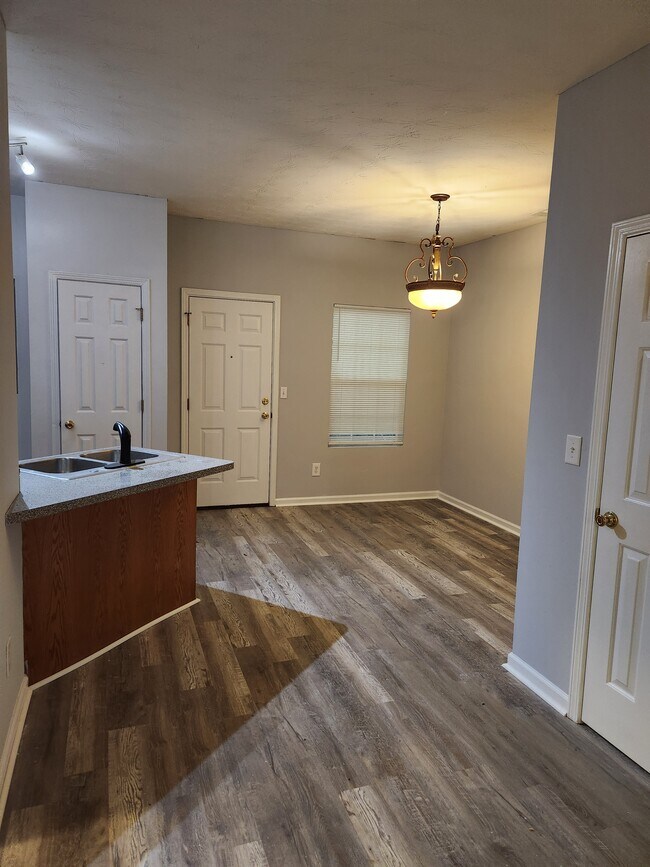 Building Photo - 1545 Eastern Sunrise Ln