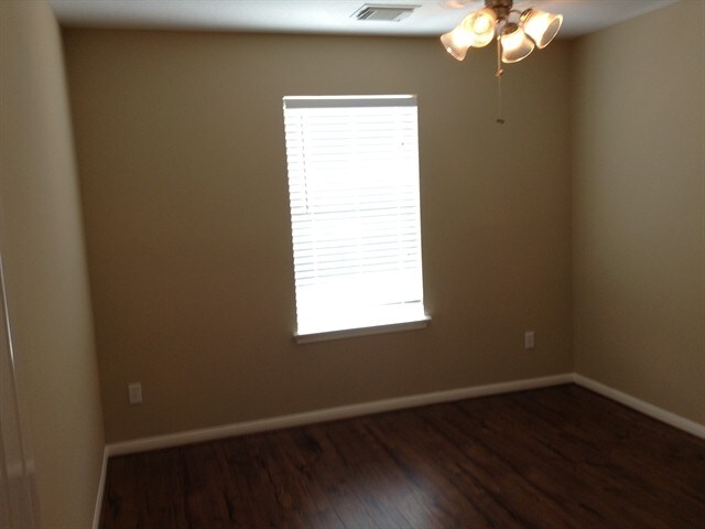 Building Photo - 1052 Shadow Glenn Dr