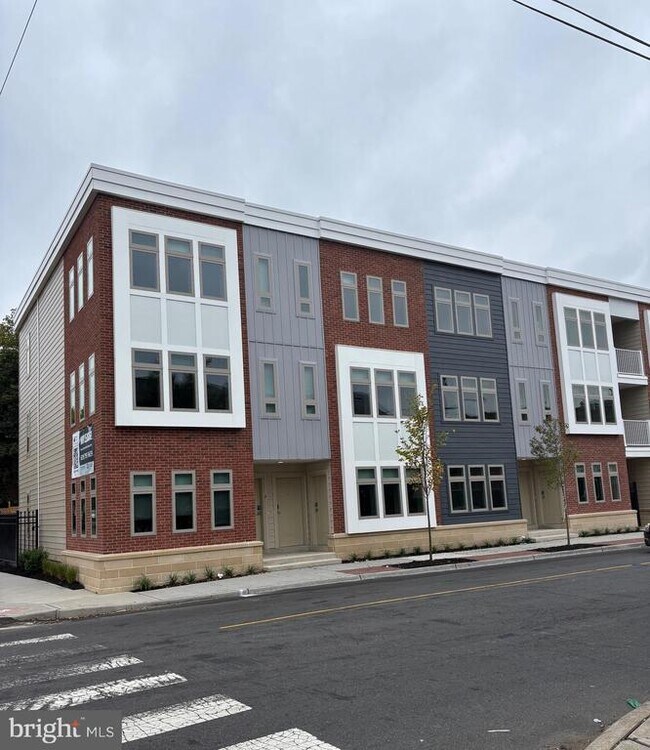 Primary Photo - 200 Hamilton Ave
