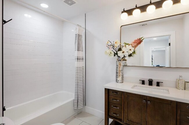 Building Photo - 2437 Acton St