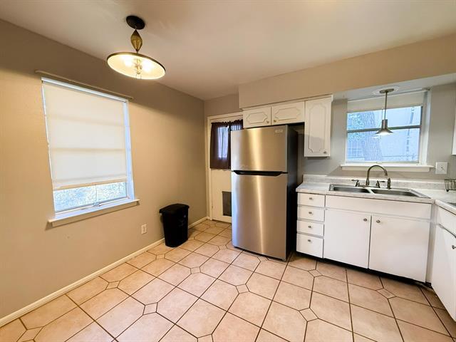 Building Photo - 1137 Haines Ave