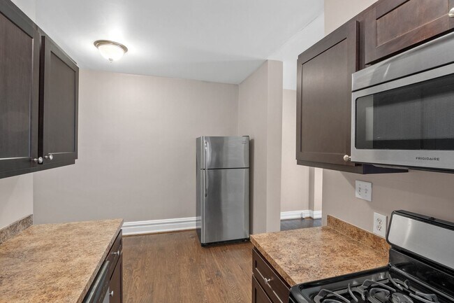 Building Photo - 4061 Hartford St