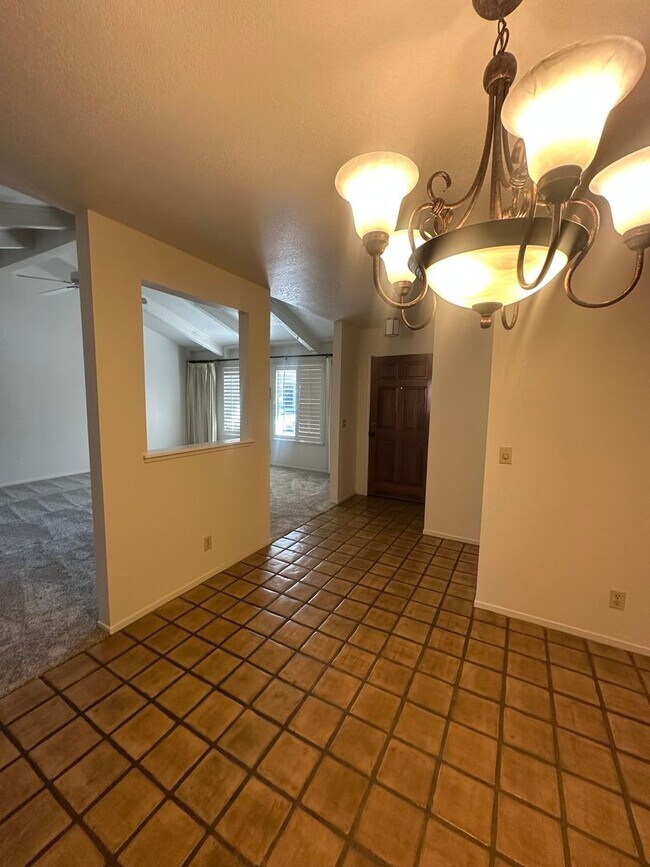 Building Photo - 923 Greenfield Ave