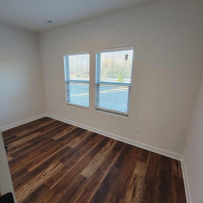 Building Photo - Spacious 4BR/2.5BA Home in Steele Creek