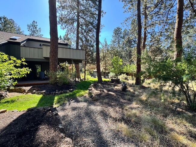 Building Photo - FOR RENT: FURNISHED LONG-TERM EXTREMELY CO...