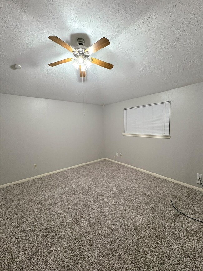 Building Photo - 1014 Stoneleigh Ct