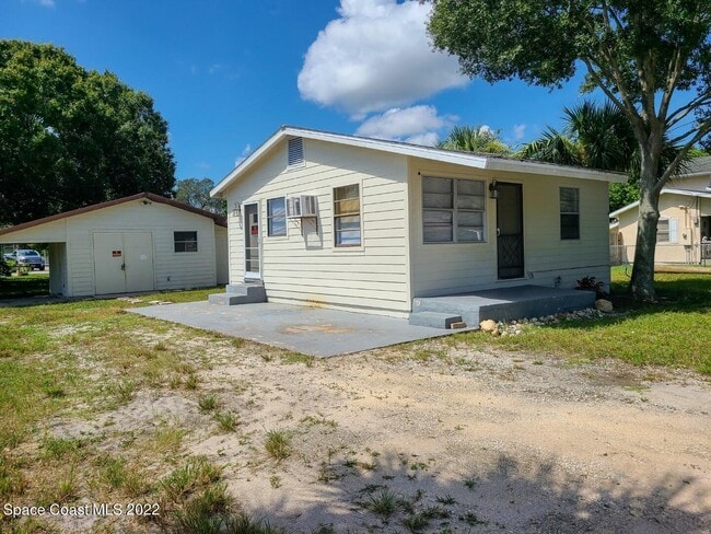 Building Photo - 1503 Licht St