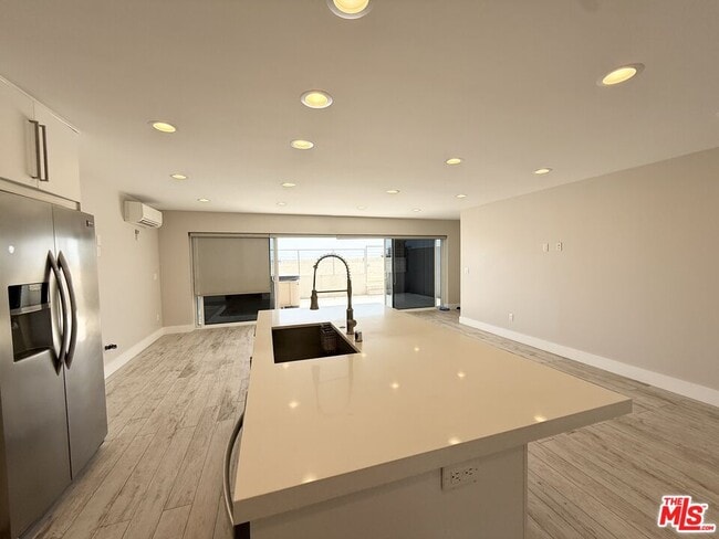 Building Photo - 6955 Trolleyway S