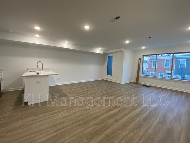 Building Photo - 3932-36 Mt Vernon St