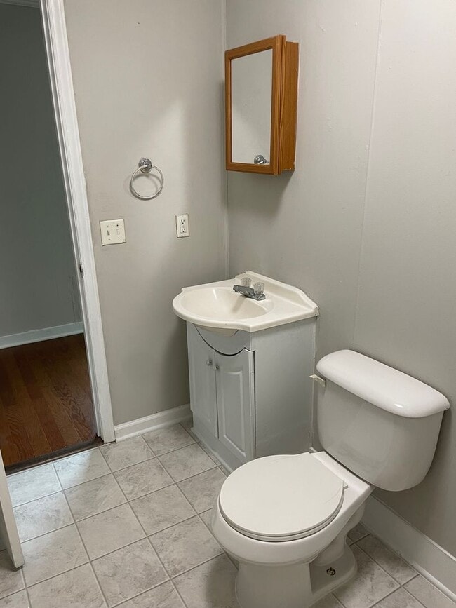 Building Photo - 841
