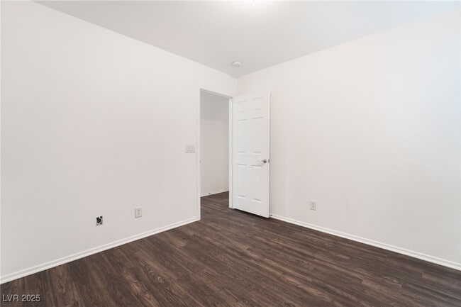 Building Photo - 9132 Gabardine Ave