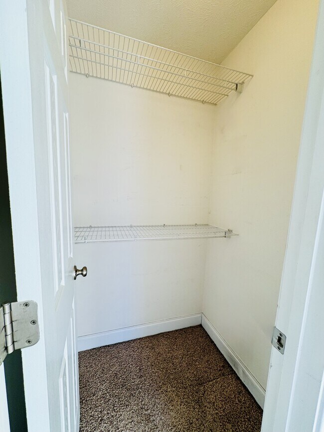 Building Photo - 932 Eaglet Cir