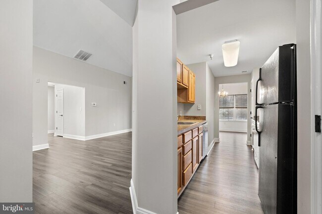 Building Photo - 6520 Lake Park Dr