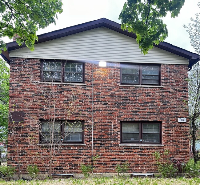 Primary Photo - 7601 S Laflin St