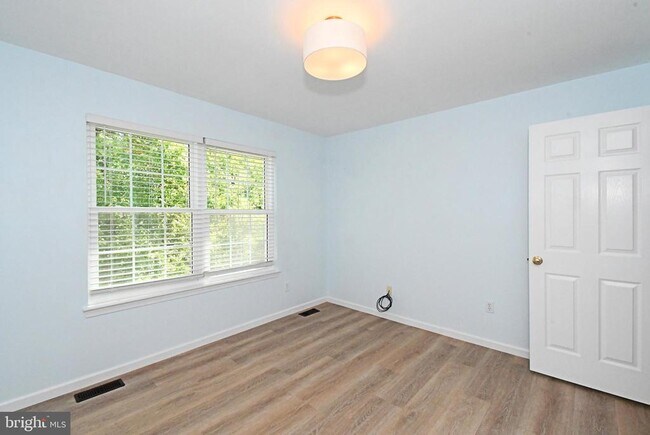 Building Photo - 604 Ascot Ct
