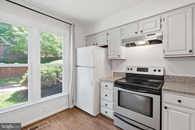 Building Photo - 541 Colecroft Ct