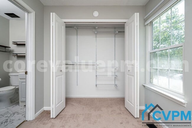 Building Photo - 9438 Fens Hollow