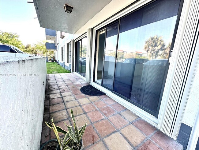 Building Photo - 5900 SW 127th Ave