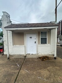 Building Photo - 445 Croyden Rd