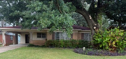 Building Photo - 3 bedroom 1 bath **$300 Off 1st Month