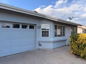 Building Photo - 9800 E Lakeshore Dr