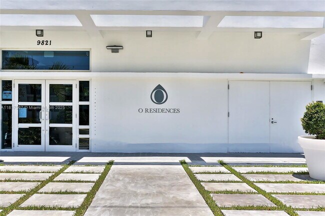 Building Photo - 9821 E Bay Harbor Dr