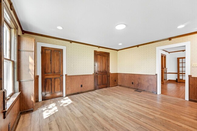 Building Photo - NEW LISTING! Spacious 3-Bedroom Home with ...