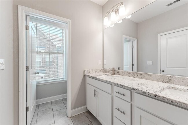 Building Photo - 5051 Pinckney Ln