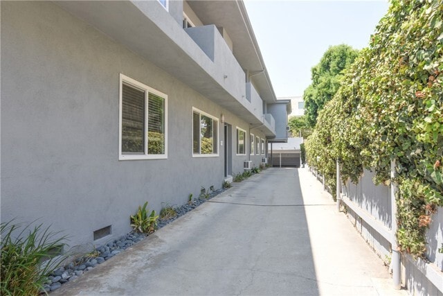 Building Photo - 11921 Goshen Ave