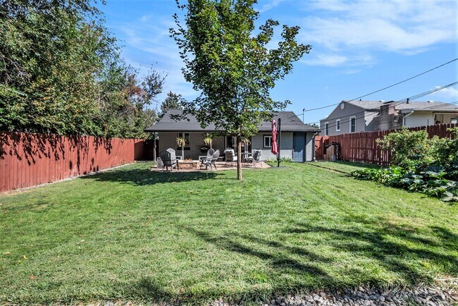 Building Photo - Beautiful Home Available in Berkeley Neigh...