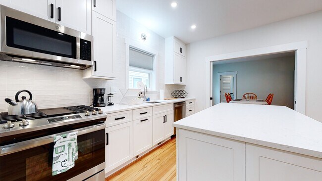 Building Photo - 276-278 Willow St